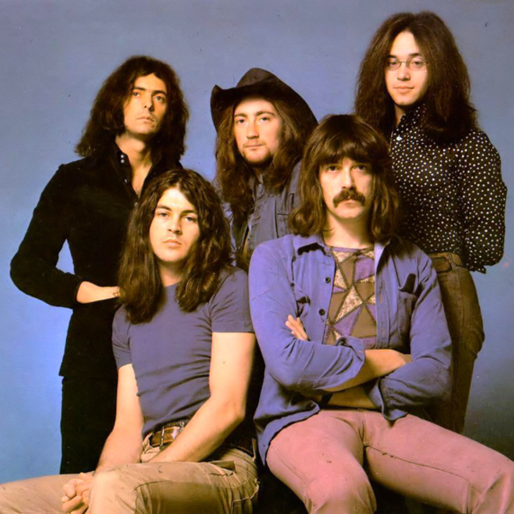 Слушать дип перпл солдат. Deep Purple Deep Purple in Rock 2020. Deep Purple Greatest Purple 1985. Deep Purple постеры. Deep Purple рисунок.